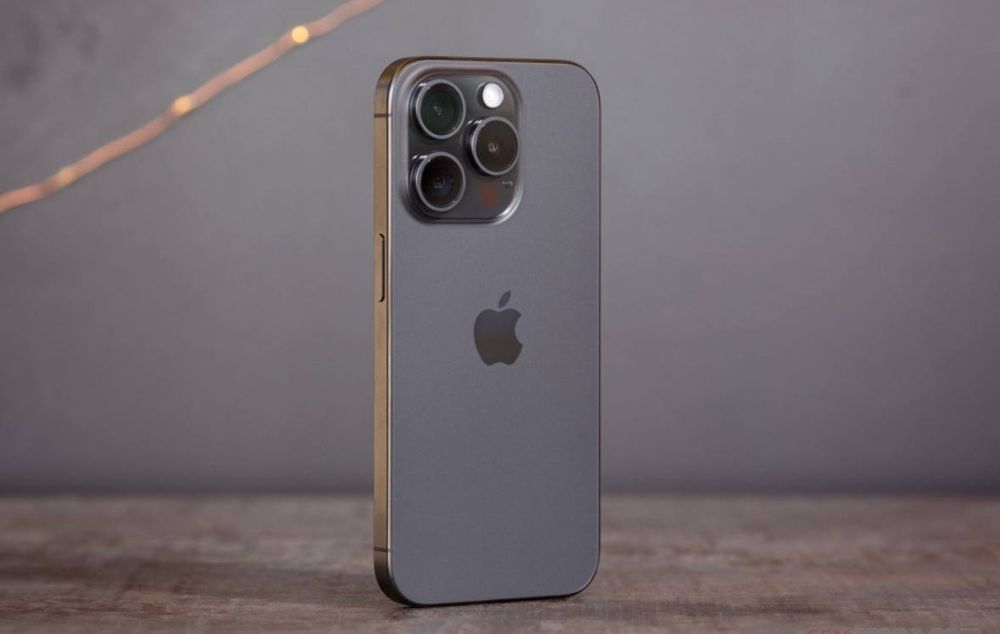 iPhone 15 pro 128 lik