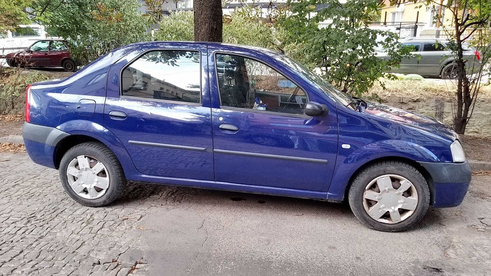 Продавам Дачия Логан
