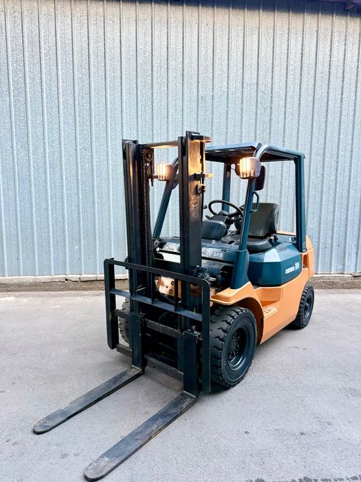 Вилочный погрузчик Toyota 7FG25 (2 тонник)