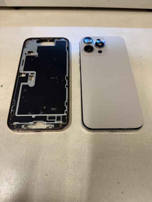 Carcasa originala iphone 16 pro