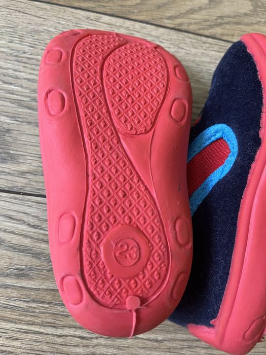 Нови пантофки с размер 23