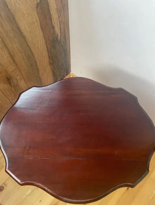 Старинна маса от дърво