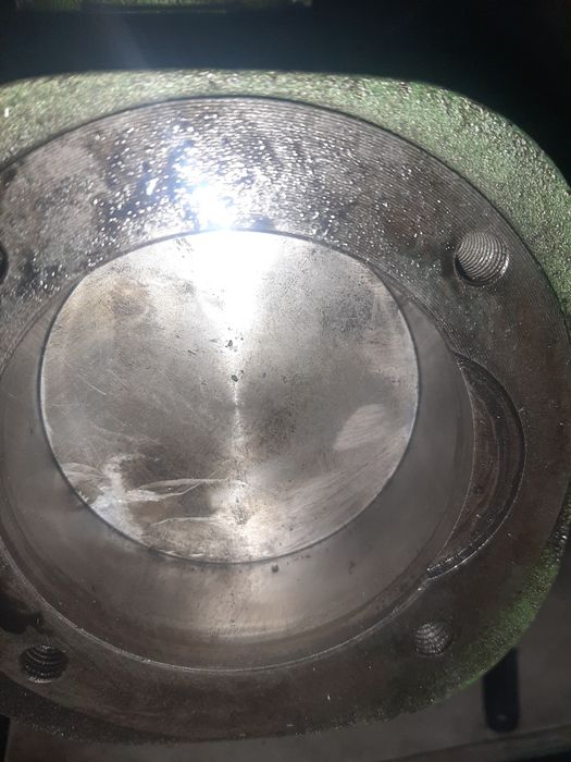 Трех поршневой компресор