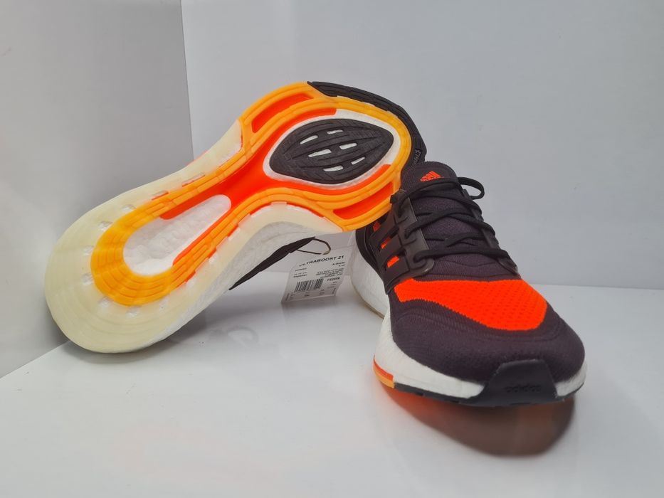 Маратонки Adidas Ultraboost 21

Чисто нови без кутия.

Размер 44 стелк