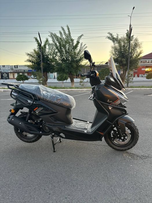 Skuter benzinli V Max doʻkonga sotuvga keldi