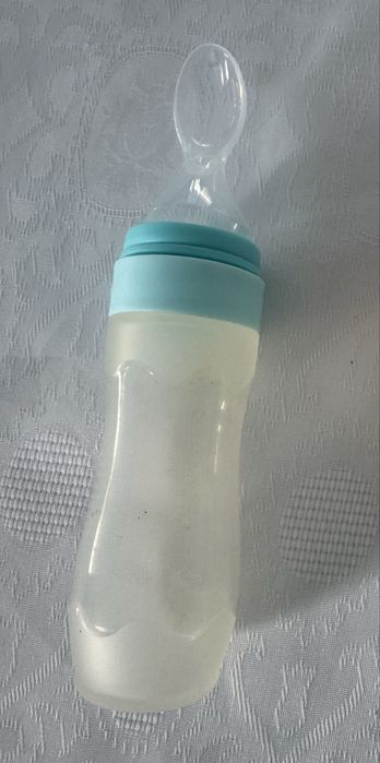 Бебешко силиконово шише с лъжичка