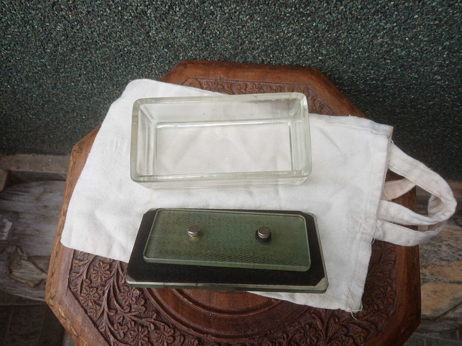 Антикварна стъкленица за стерилни материали. Ретро медицинско стъклено