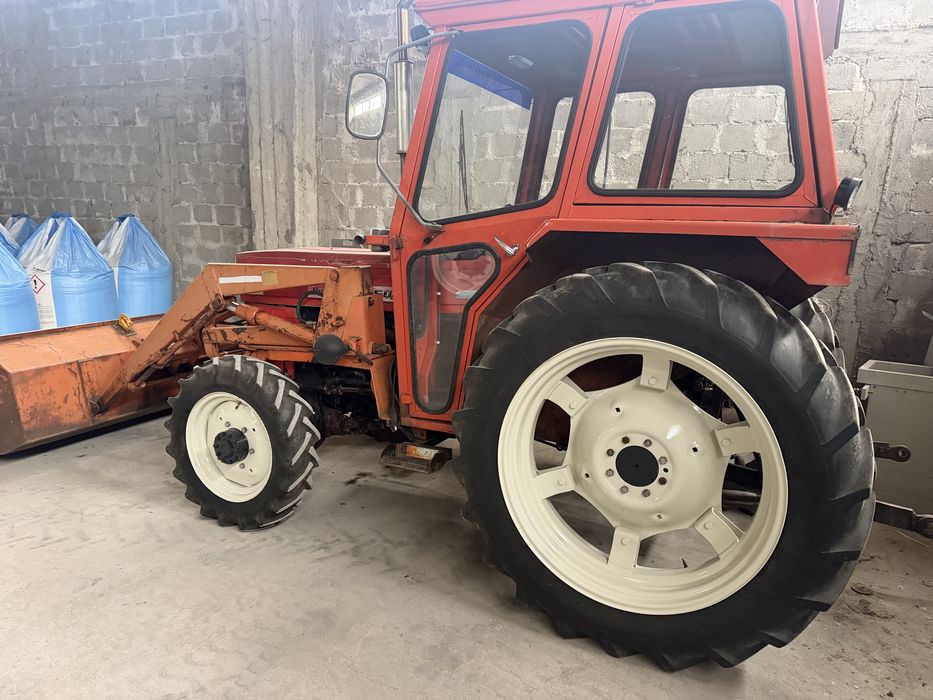 Tractor Universal 550 DT