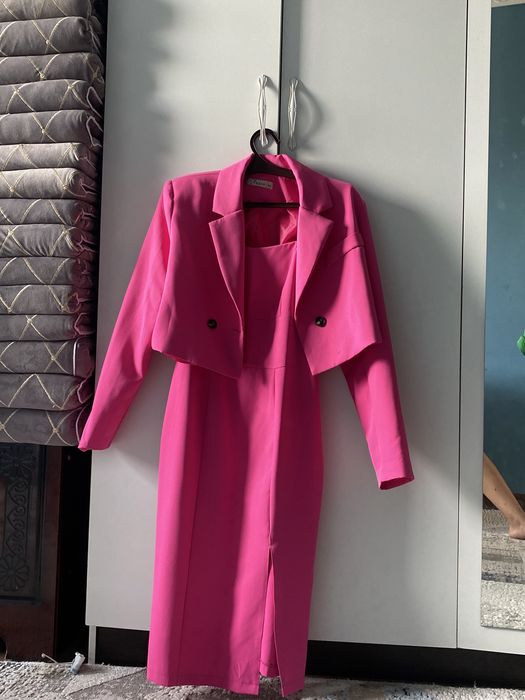 Қыздар киімдер сатылады