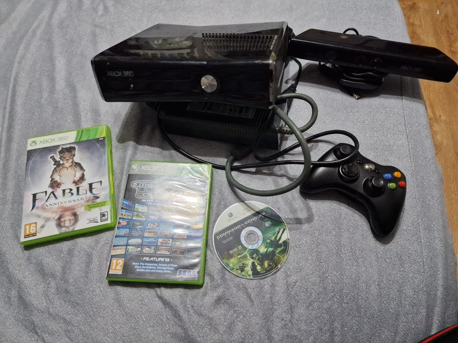 Xbox 360 cu maneta, 3 jocuri si camera
