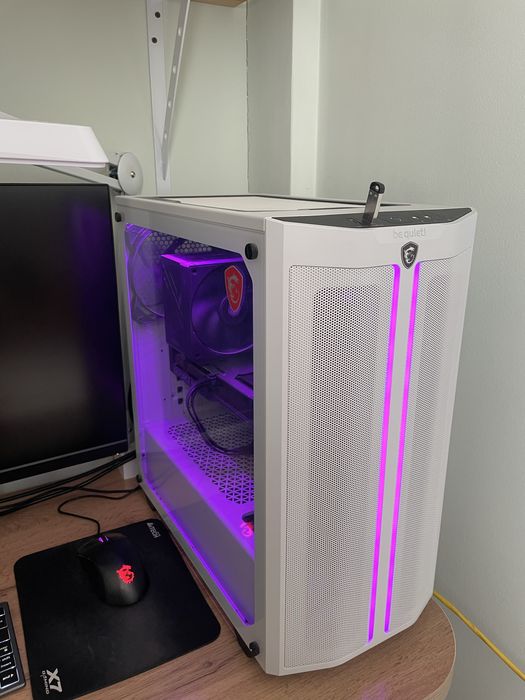 Просторный компьютерный корпус  be quiet! Pure Base 500DX белый