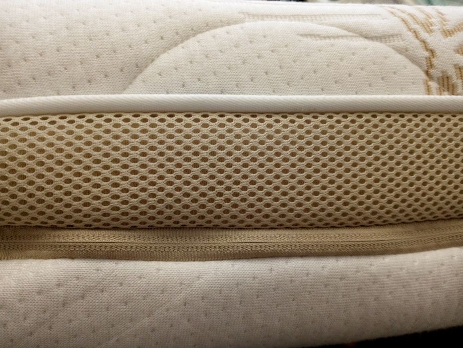 Детская кроватка с матрасом