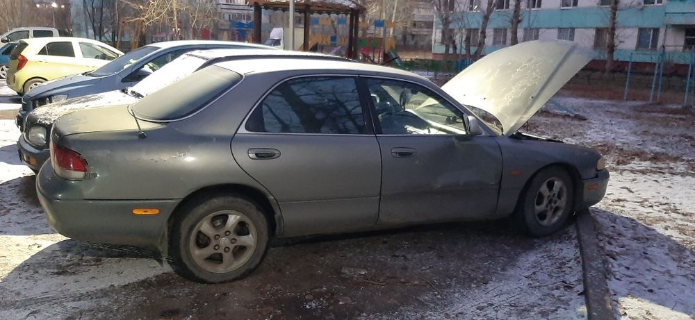 Мазда 1996 года обьемом 2