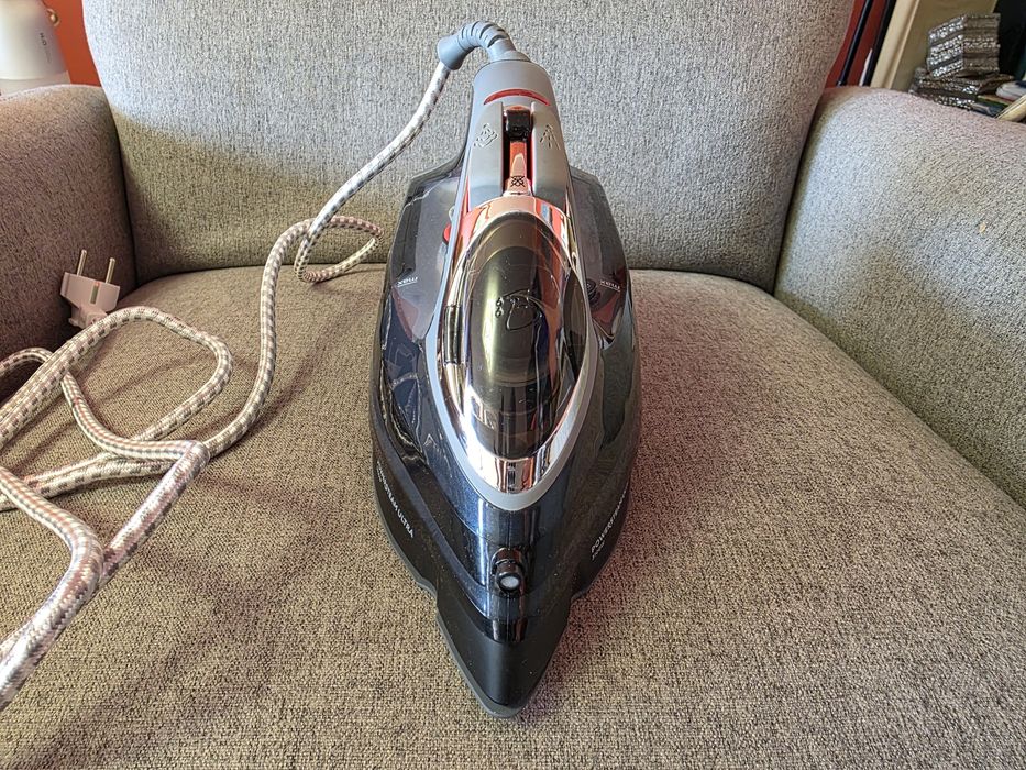 Ютия Russell Hobbs чисто нова Supreme Steam  Pro 2600W