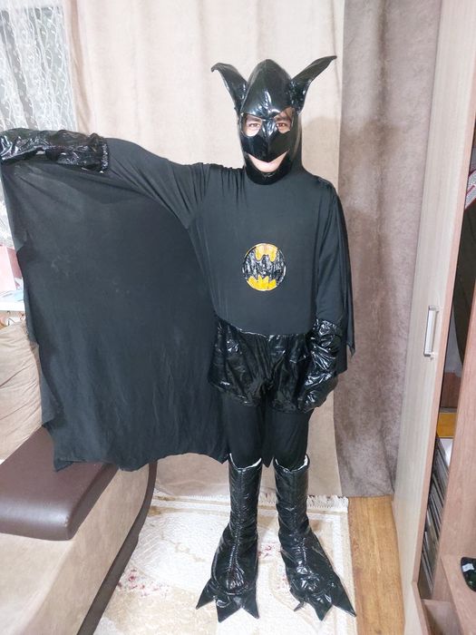 Продам костюм бетмона