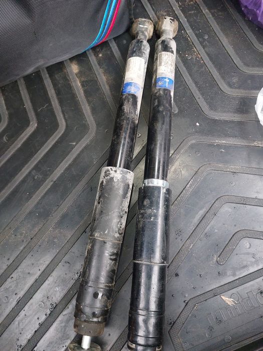 Амортизатор задний мерседес  w124