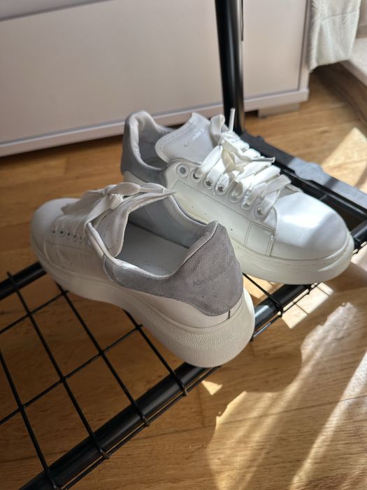 Дамски обувки - Guess, Stradivarius, Alexander Mcqueen