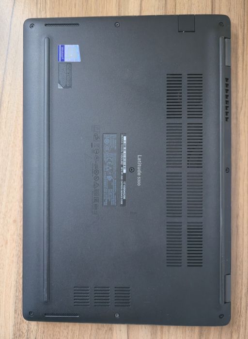 Лаптоп Dell Latitude 5300, i5-8th, 8GB RAM, 256GB SSD, 13.3"