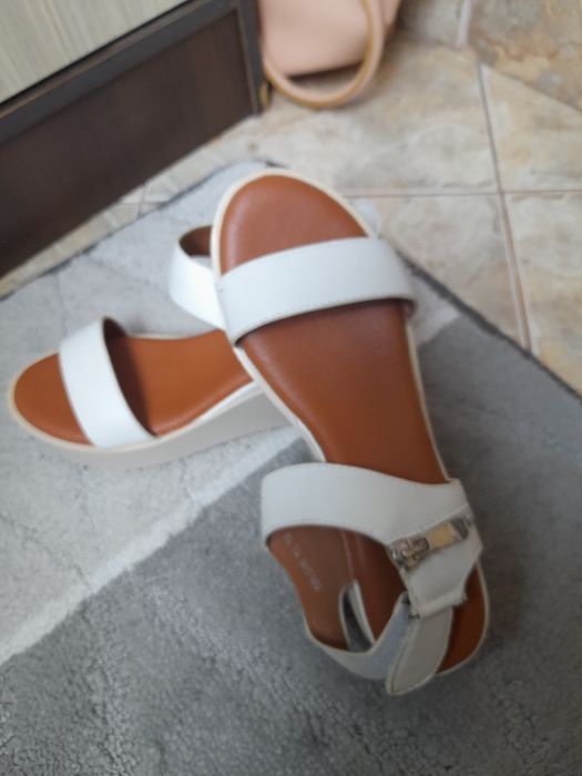 Vând sandale dama mărimea 38