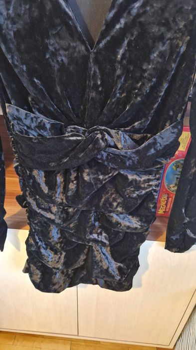 Vând Rochie ZARA, mar.S, 36 de catifea