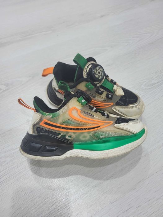 Детские кроссовки