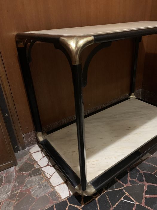 Маса с мрамор на две нива с колела