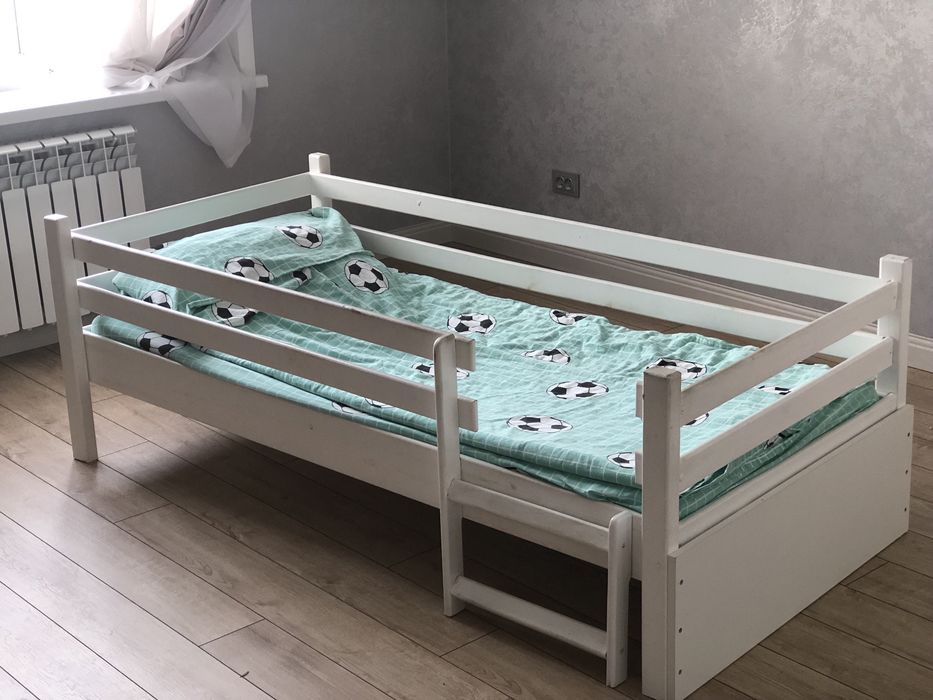 Продам кровать .Сосна