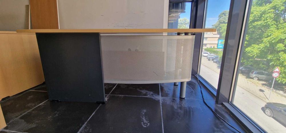 Бюро и шкаф за документи