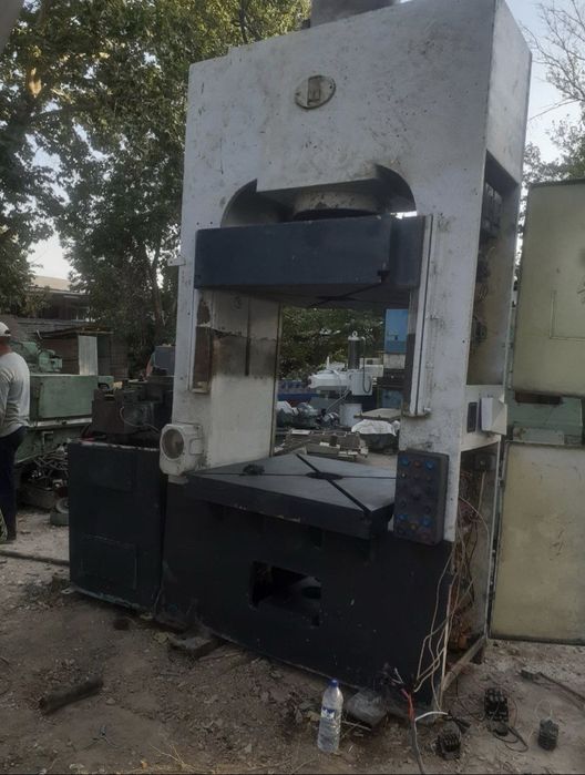 продается пресс 400 т