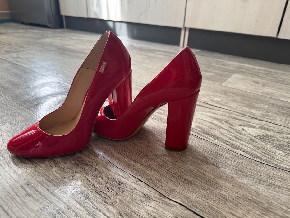 Дамски обувки с ток