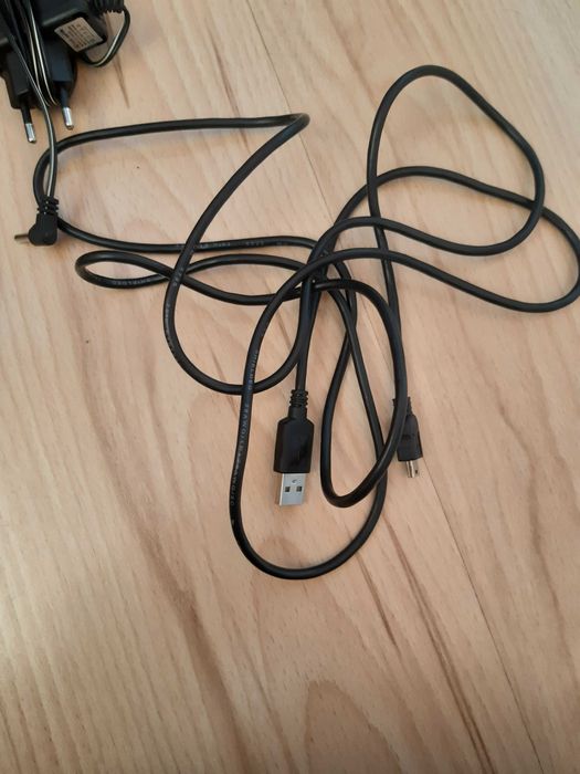 Зарядни у-ва, адаптери, слушалки и кабел