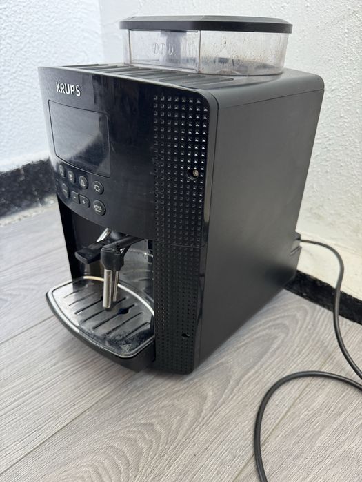 Компактен Кафеавтомат Krups Essential EA8170 (15 Bar, LCD Дисплей, Мелачка), Кафемашина