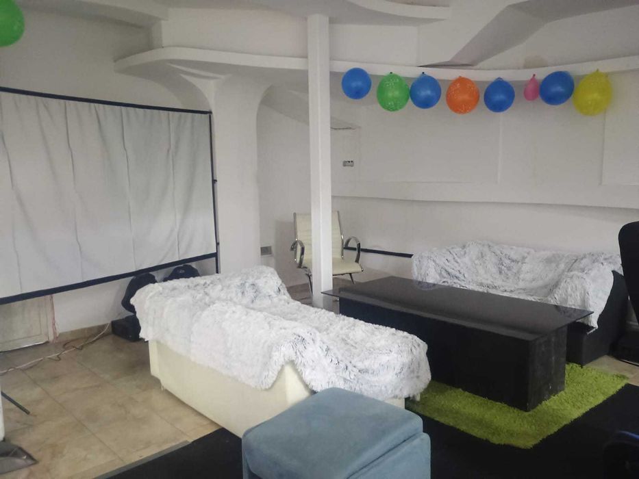 Spatiu amenajat cu diferite facilitati pt petreceri private,petreceri de firma,cursuri,seminarii,sala conferinta sau prezentari,studiou foto -video