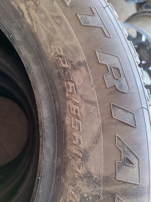 Продам комплект резины на 17