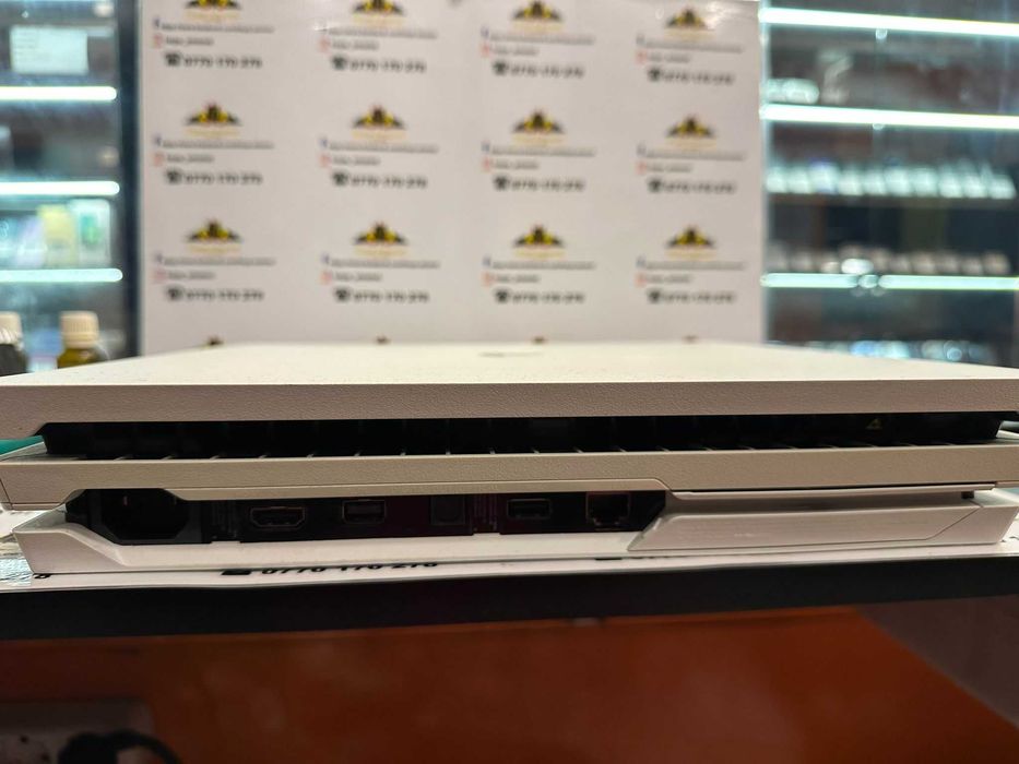 Hope Amanet P13/ PLAY STATION 4 PRO 1TB