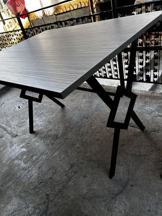 Нови ръчно изработени маси с метална конструкция