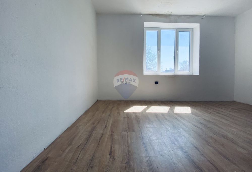 Функционално помещение под наем, център, Галата, гр. Варна, Я.И.