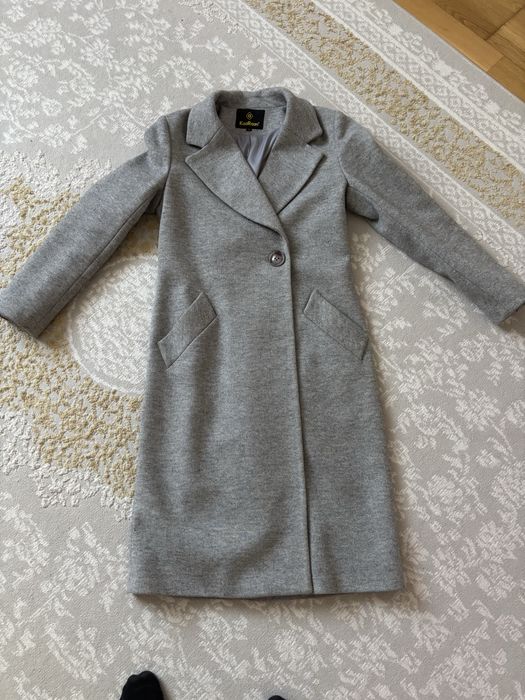 Осенний весенний пальто сатылады. Арзан бағаға сатылады