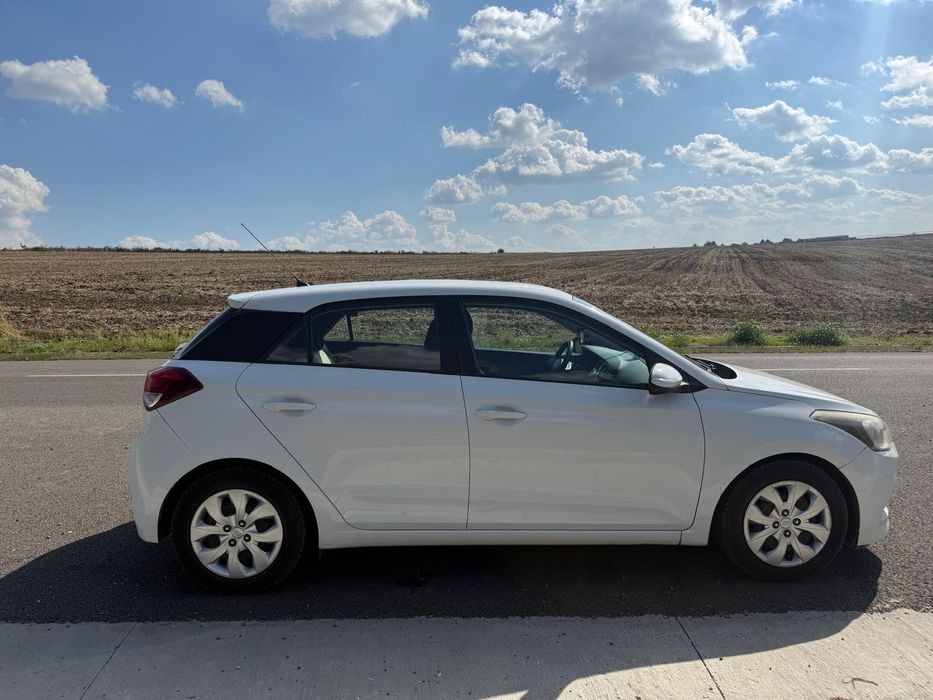 HYUNDAI i20 2015 — imagine 1