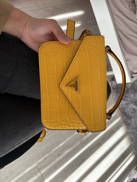 Guess Дамска чанта Retour (CC) HWCC86 64200 Жълт