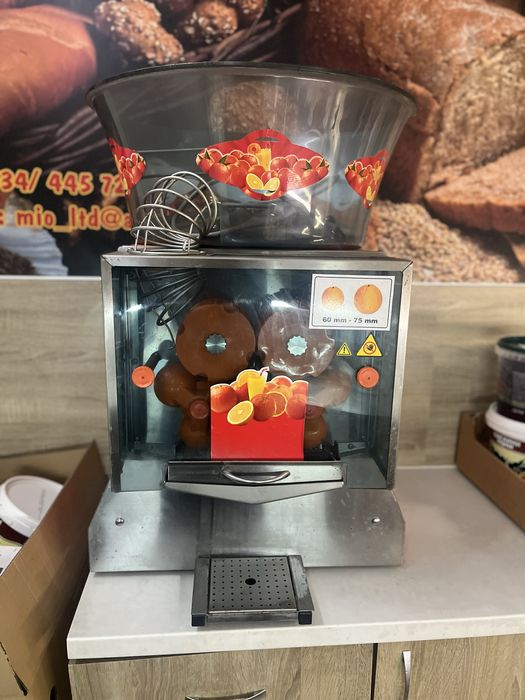 Професионална машина за портокалов фреш – FORNAZZA