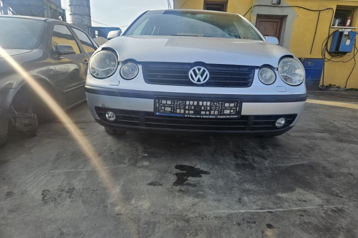 Contact cu cheie Volkswagen VW Polo 2002 1.2 MT (64 hp)