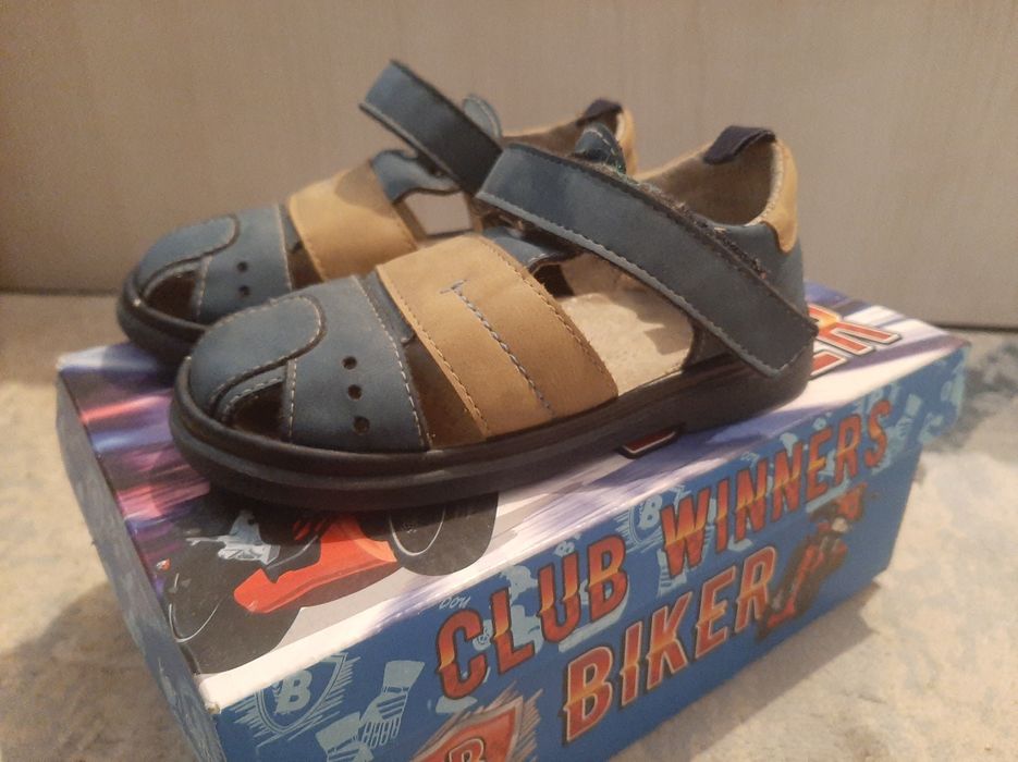 Детские сандалии