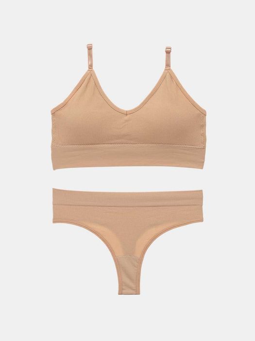 Комплект белья топ и трусы стринги