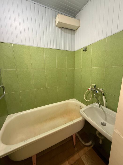 Срочно ижарага берилади обстановка оилага 2 хона 2- етаж Хокимият