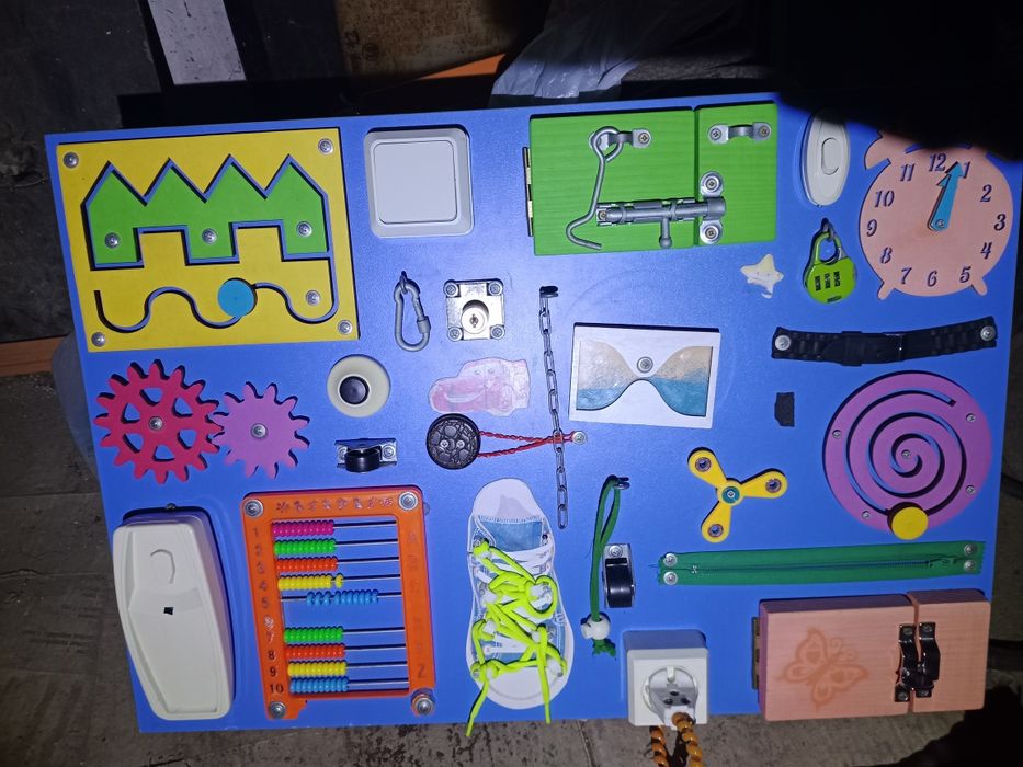 Продам бизиборд.