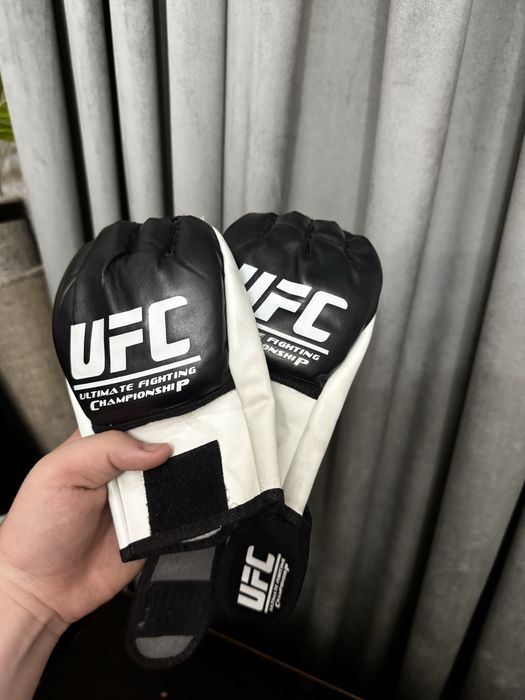 Кожаная груда от General вмести с перчатками UFC