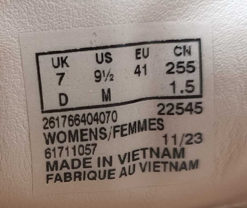 Продавам чисто нови дамски обувки Clarks номер 41