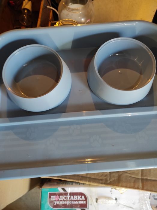 Продам двойные миски с подставкой