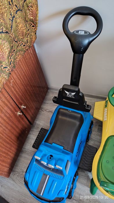 Продаю детскую машинку